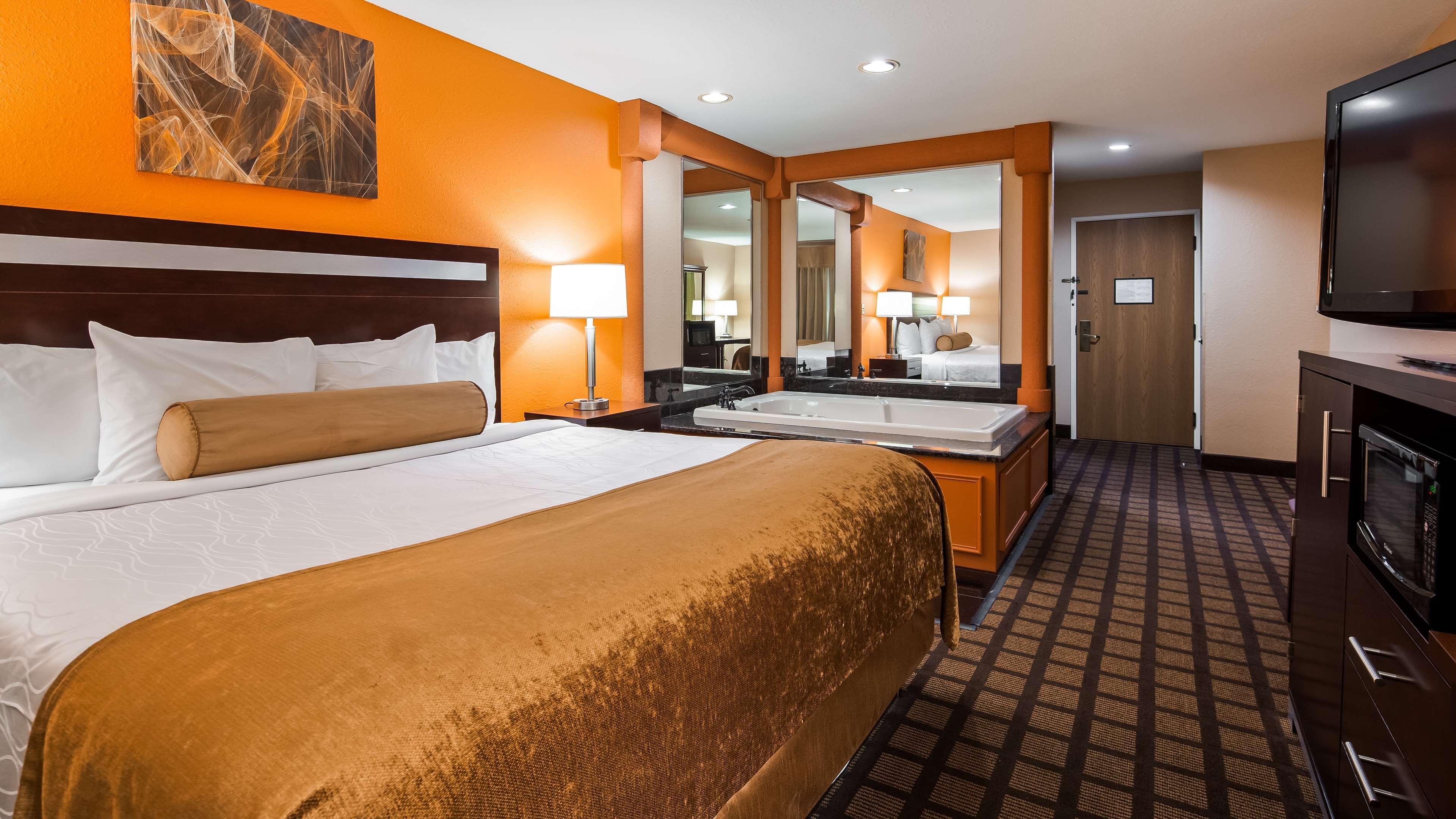 Hotel &
