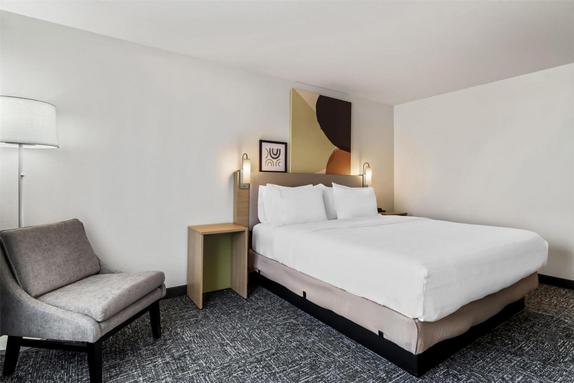 & Hotel Merrillville
