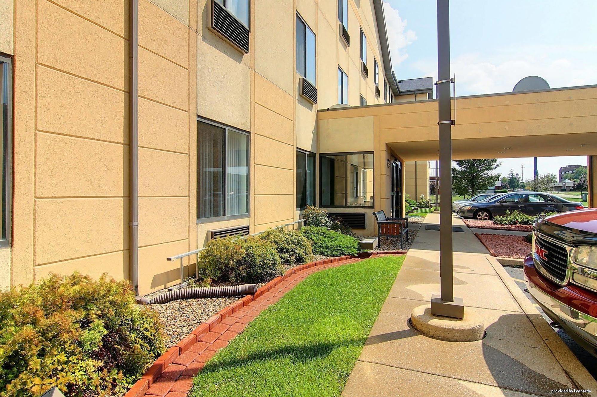 & Hotel Merrillville