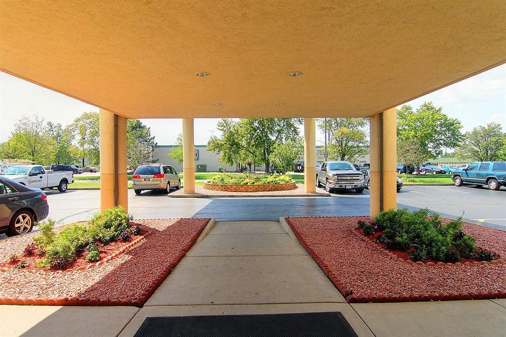 & Hotel Merrillville