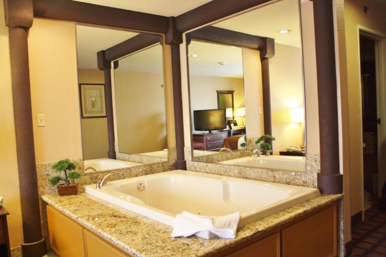 Hotel &