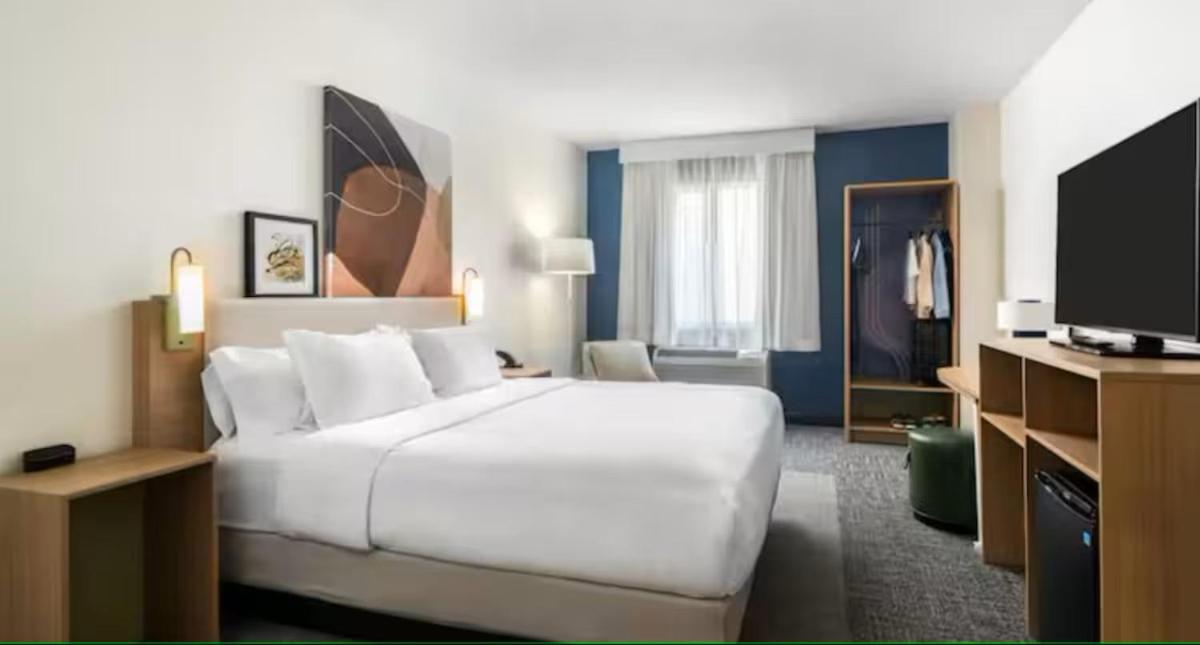 & Hotel Merrillville